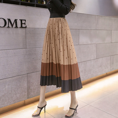 Kivágott modell hajtogatott női szoknya mintával