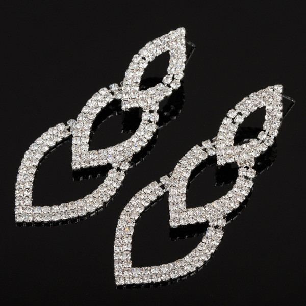 Stílusos női lógó fülbevaló ezüst kövekkel