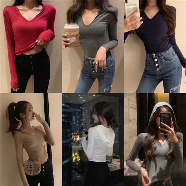 Laisva moteriška palaidinė su špicine iškirpte ir gobtuvu