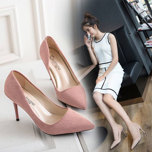 Vékony sarkú női cipő eco velúrból - hegyes modell