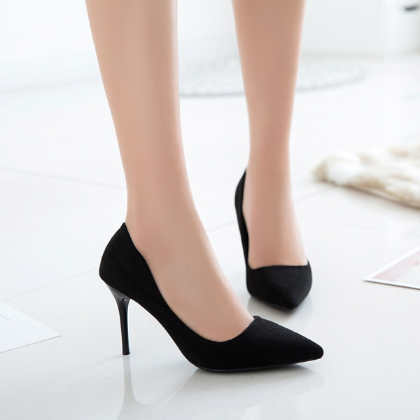 Vékony sarkú női cipő eco velúrból - hegyes modell