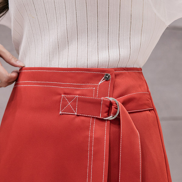 Moderni sieviešu īsi svārki ar jostu