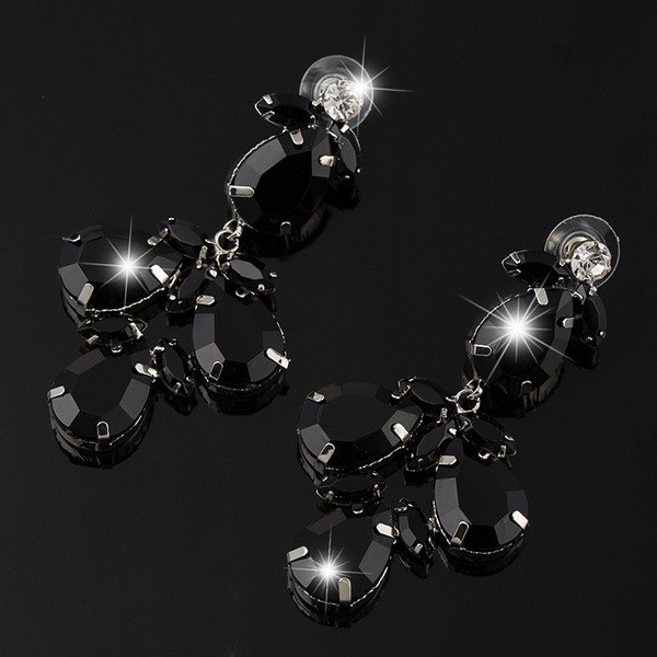 Elegantiški moteriški auskarai su juodais ir sidabriniais akmenėliais