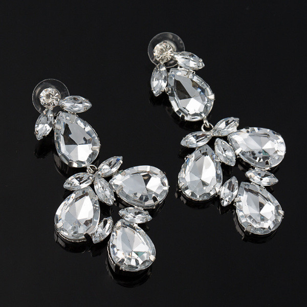 Elegantiški moteriški auskarai su juodais ir sidabriniais akmenėliais