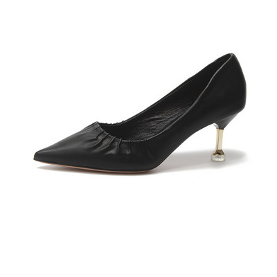 Sieviešu apavi no eko ādas smaila modeļa un plāna papēža