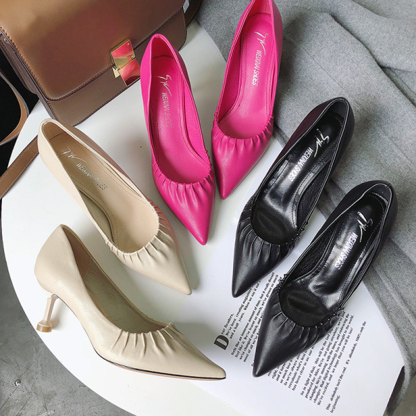 Sieviešu apavi no eko ādas smaila modeļa un plāna papēža