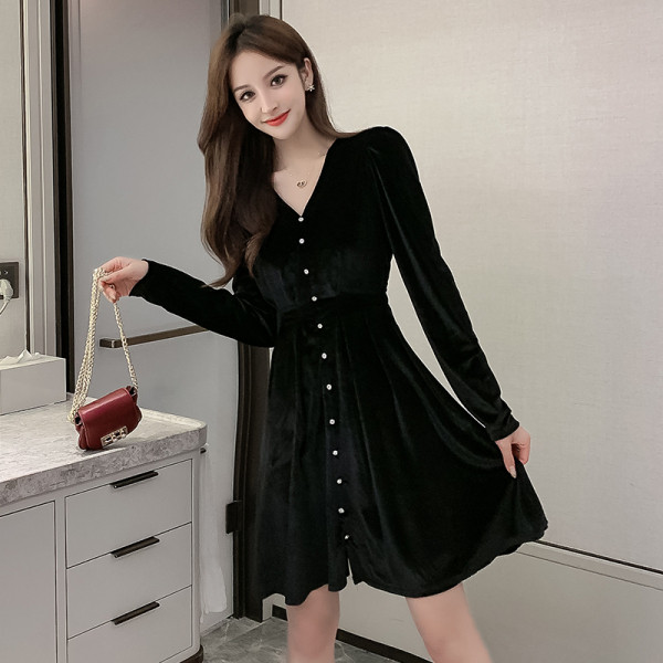 Retro stila sieviešu kleita ar garām piedurknēm un V veida kakla izgriezumu