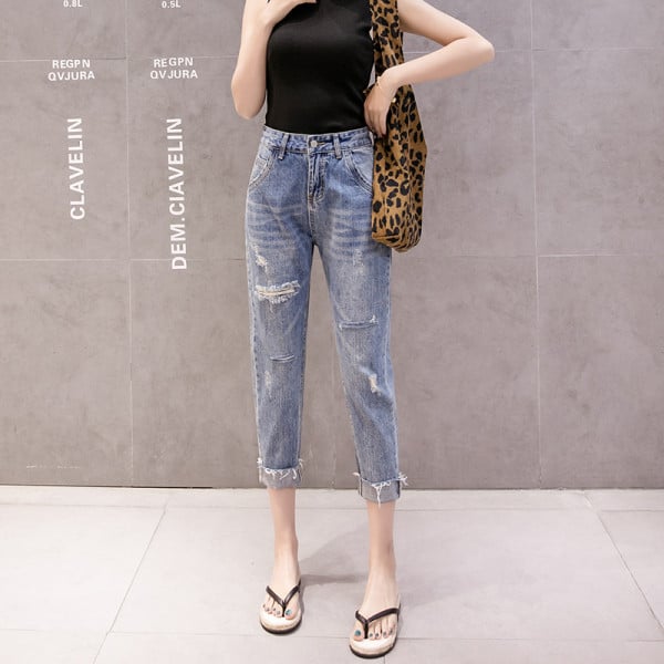 Jelenlegi női farmer 9/10 hosszban, szakadt motívumokkal