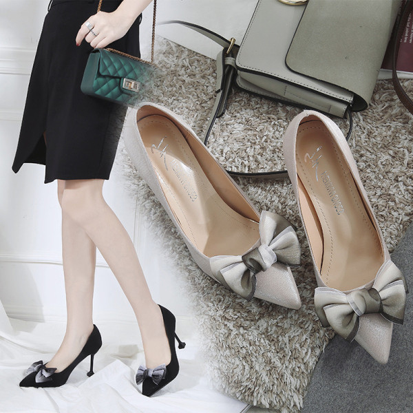 Sieviešu modernas kurpes ar augstiem papēžiem un lenti