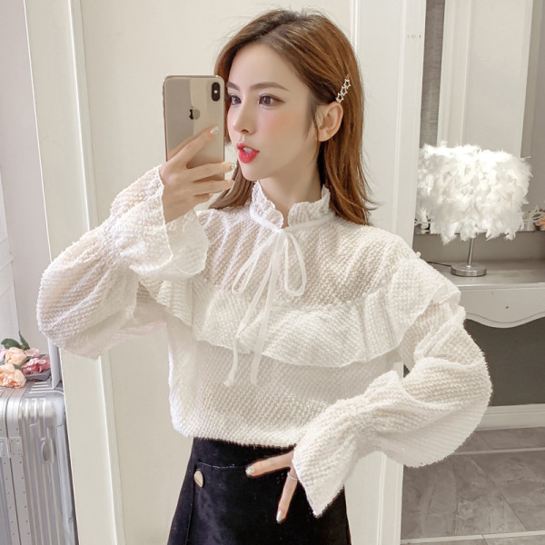 Cămașă elegantă de damă cu perle și guler jos