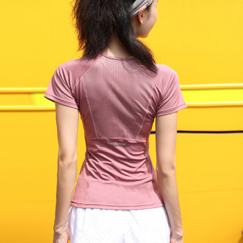 Спортна дамска тениска от бързосъхнеща и дишаща материя с къс ръкав