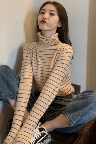 Csíkos női blúz magas gallérral