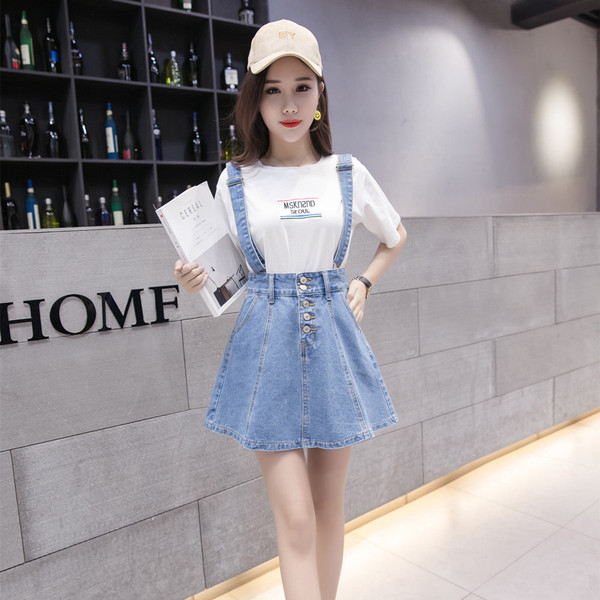 Iškirpto modelio moteriškas džinsinis sijonas su petnešėlėmis