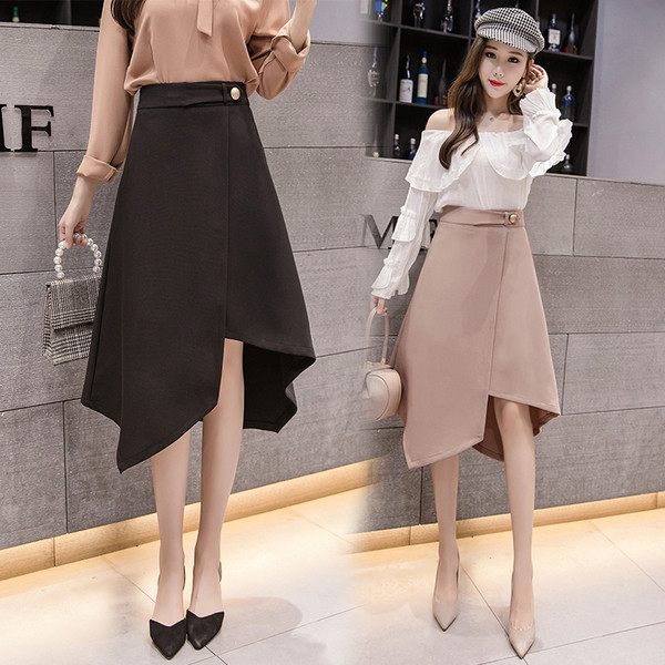 Női aszimmetrikus szoknya magas derékkal és gombbal