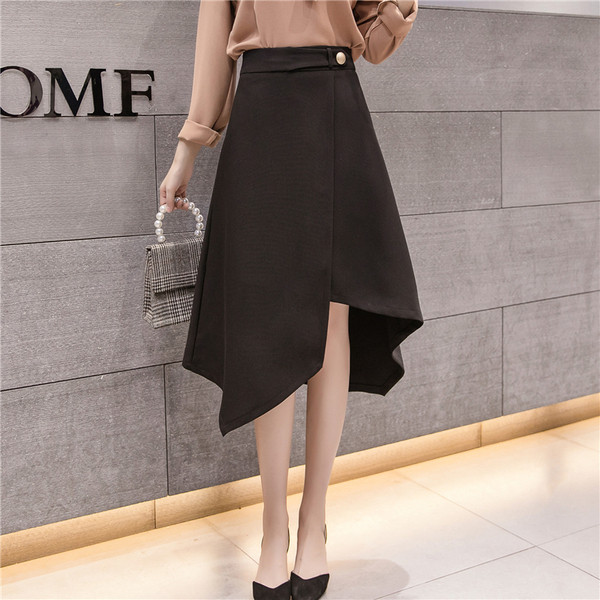 Női aszimmetrikus szoknya magas derékkal és gombbal