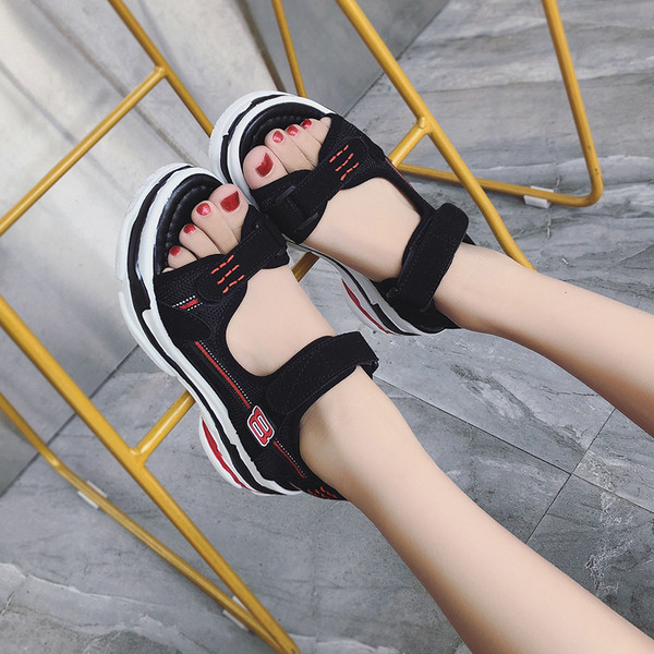 Дамски ежедневни сандали с висока подметка  и лепенки