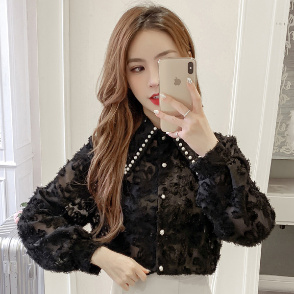 Stiilne naiste särk klassikalise krae ja dekoratiivpärlitega