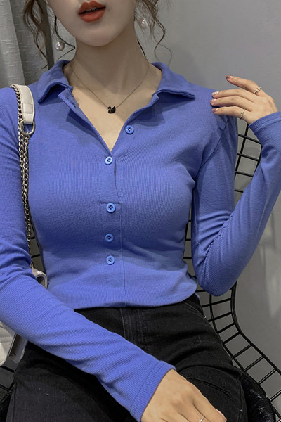 Moteriška palaidinė su sagomis ir klasikine apykakle