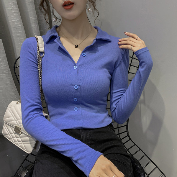 Moteriška palaidinė su sagomis ir klasikine apykakle