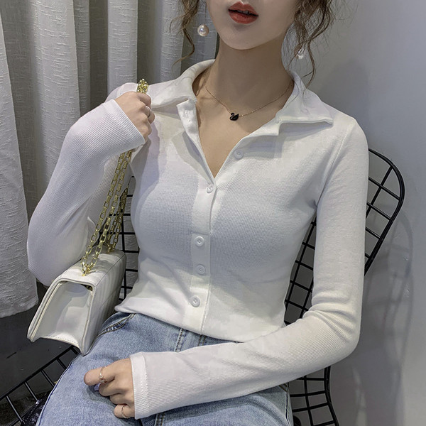 Moteriška palaidinė su sagomis ir klasikine apykakle