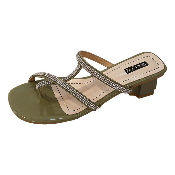 Sieviešu čības ar akmeņiem un zemiem papēžiem