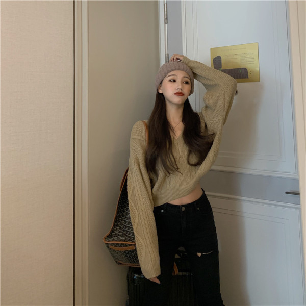 Īss sieviešu džemperis ar špica kakla izgriezumu