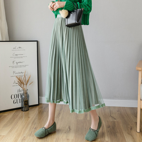 Mūsdienīgi sieviešu piegriezuma kroku svārki ar augstu vidukli