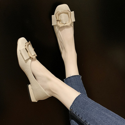 Sieviešu ikdienas apavi ar mākslīgās ādas sprādzi