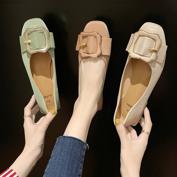 Sieviešu ikdienas apavi ar mākslīgās ādas sprādzi