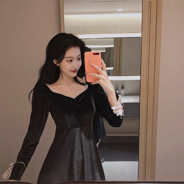 modern női ruha tüll és hosszú ujjú