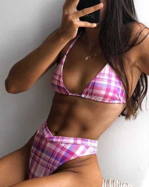 Kétrészes női fürdőruha magas derékkal és megkötővel