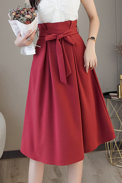 Model fustă de damă croiată cu talie înaltă și cravate