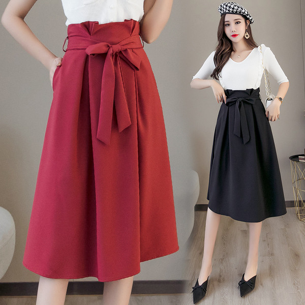 Model fustă de damă croiată cu talie înaltă și cravate