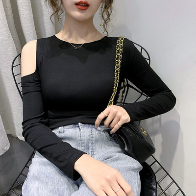 Női alkalmi blúz ovális nyakkivágással és csupasz váll