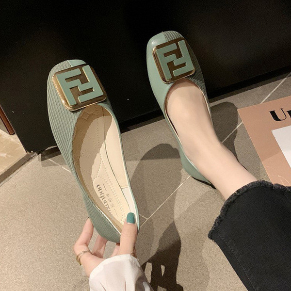 Laisvalaikio moteriški batai su metaline sagtimi ir plokščiu padu