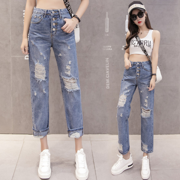 Mūsdienīgi sieviešu džinsi ar pogām un saplēstiem motīviem