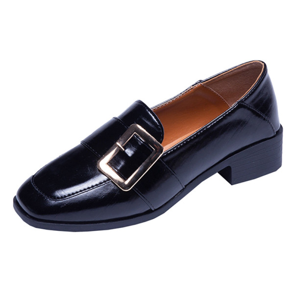 Moodsad metallelemendiga naiste kingad