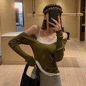 Női blúz leejtett ujjakkal és utánzattal