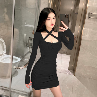 Modernus moteriškos suknelės modelis ilgomis rankovėmis