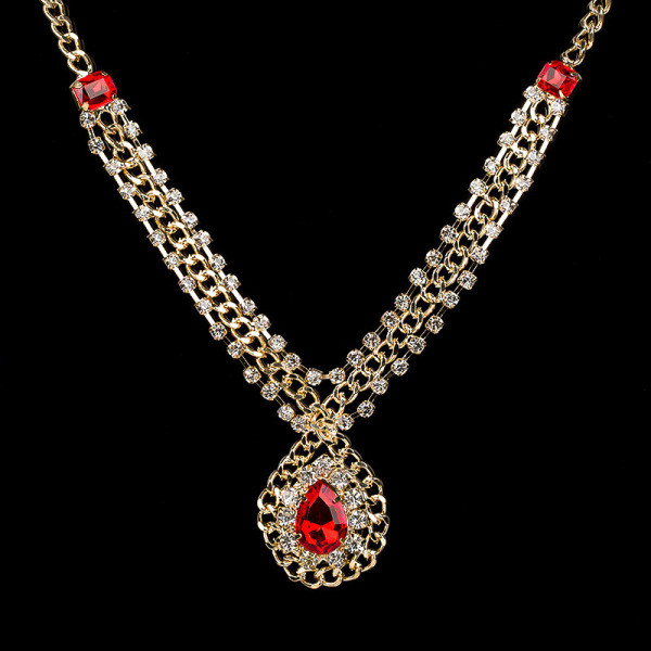 Елегантно дамско колие с камъни и метален елемент 