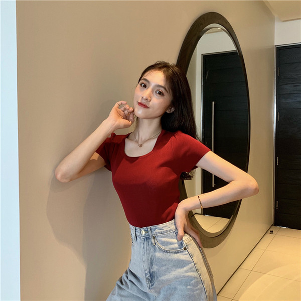 Alkalmi női blúz rövid ujjal és ovális nyakkivágással