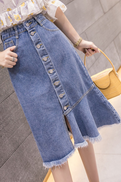 Дънкова дамска пола с копчета и цепка