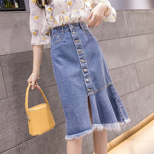 Дънкова дамска пола с копчета и цепка