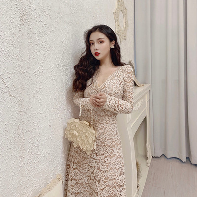 Elegáns női hosszú csipkeruha, hosszú ujjal