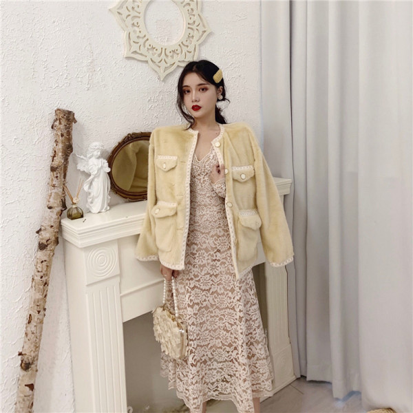 Elegáns női hosszú csipkeruha, hosszú ujjal