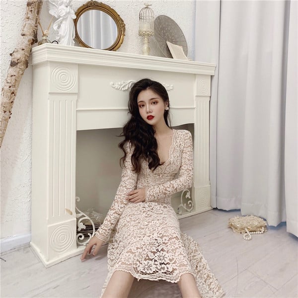 Elegáns női hosszú csipkeruha, hosszú ujjal