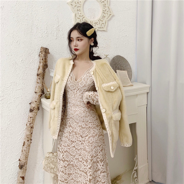 Elegáns női hosszú csipkeruha, hosszú ujjal