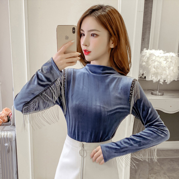 Sieviešu blūze ar pusaugstu apkakli un garām piedurknēm