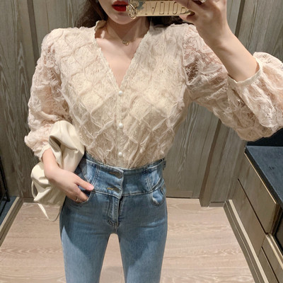 Moderns sieviešu mežģīņu krekls ar garām piedurknēm un špica kakla izgriezumu