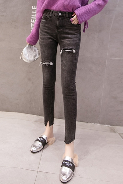 Jauns sieviešu džinsu modelis ar kabatām un saplēstiem motīviem